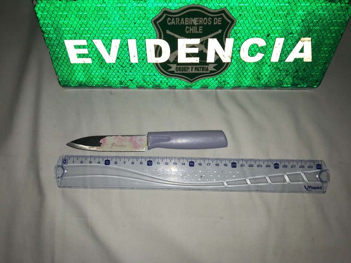 Hombre intentó apuñalar a Carabinero en servicio tras ser sorprendido bebiendo alcohol en la calle