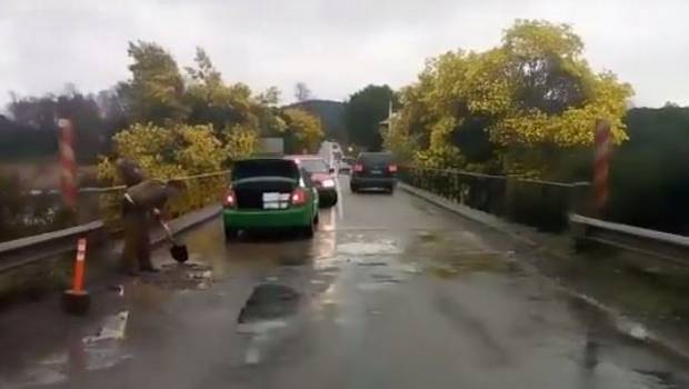 Concejal Riffo: «siempre dije que era posible que la municipalidad pudiera tapar los hoyos (de las calles)»