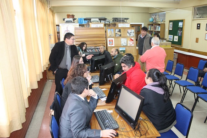 Liceo Comercial de Valdivia apoya a contribuyentes en operación renta 2018