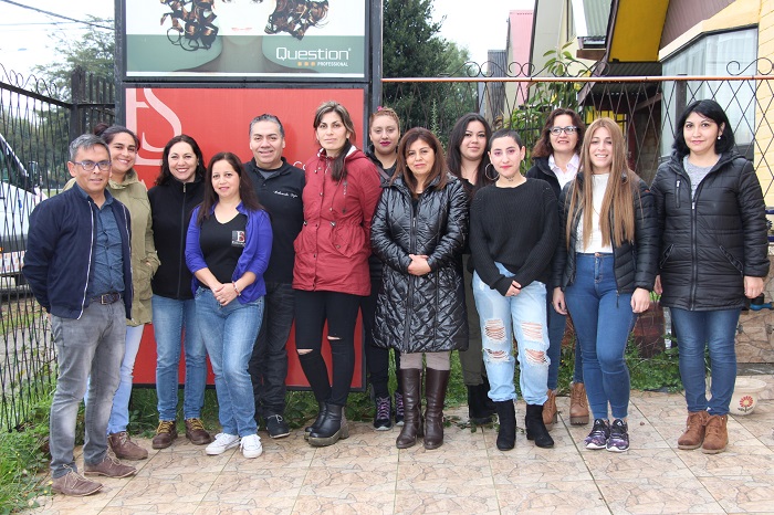 Mujeres de Valdivia comenzaron curso de peluquería en Academia Eduardo Style gracias a convenio municipal