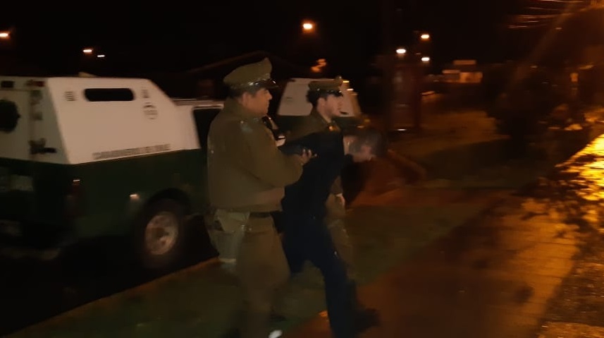 Carabineros de Valdivia detuvo a joven delincuente que atacó a persona con arma de fuego en la Norte Grande