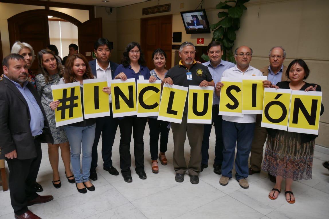 Diputado Patricio Rosas respalda proyecto para enseñar lengua de señas en colegios