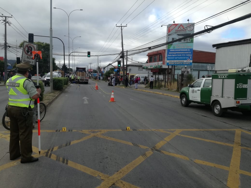 Ciclista falleció en la vía pública tras ser atropellado por camión en Valdivia
