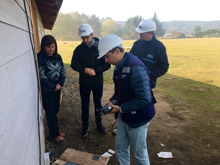 Fiscalizan instalaciones eléctricas en Escuela de Curiñanco y Jardín Infantil Los Lobitos de Niebla
