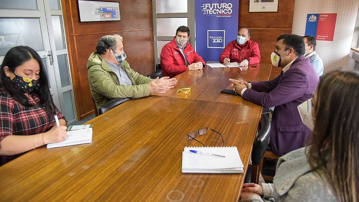 Autoridades regionales invitaron a establecimientos educacionales de Los Ríos a participar en convocatoria para sumar 100 nuevos Liceos Bicentenario