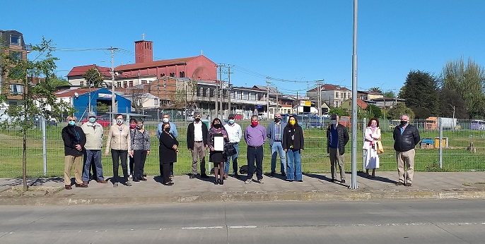 Dirigentes y Parlamentarios exigen al intendente regional «dar la cara y explicar las razones de paralización del Centro Cívico de Valdivia»