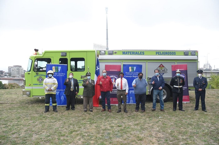 Bomberos de Valdivia recibieron oficialmente nuevo y moderno carro de especialidad materiales peligrosos