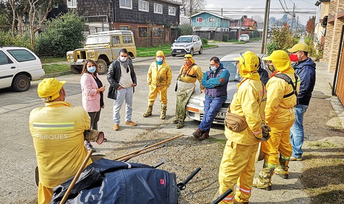 Alcaldesa electa de Valdivia visita en terreno a trabajadores municipales