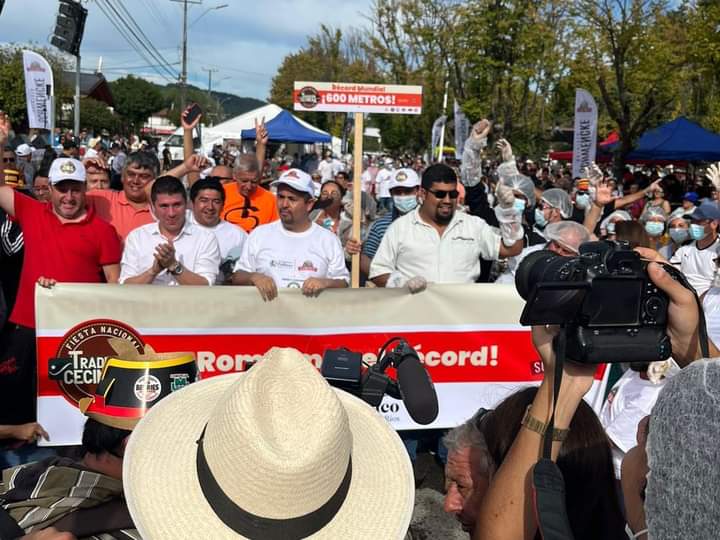 Paillaco rompió récord mundial con longaniza de 611 metros