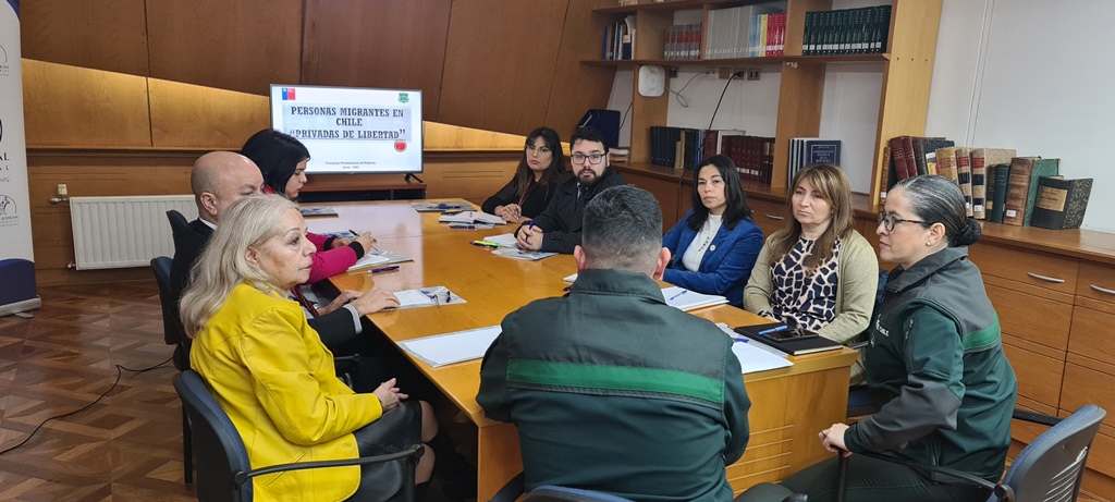 Fiscal judicial de la Corte de Valdivia se reúne con autoridades regionales para abordar situación carcelaria de migrantes en Los Ríos