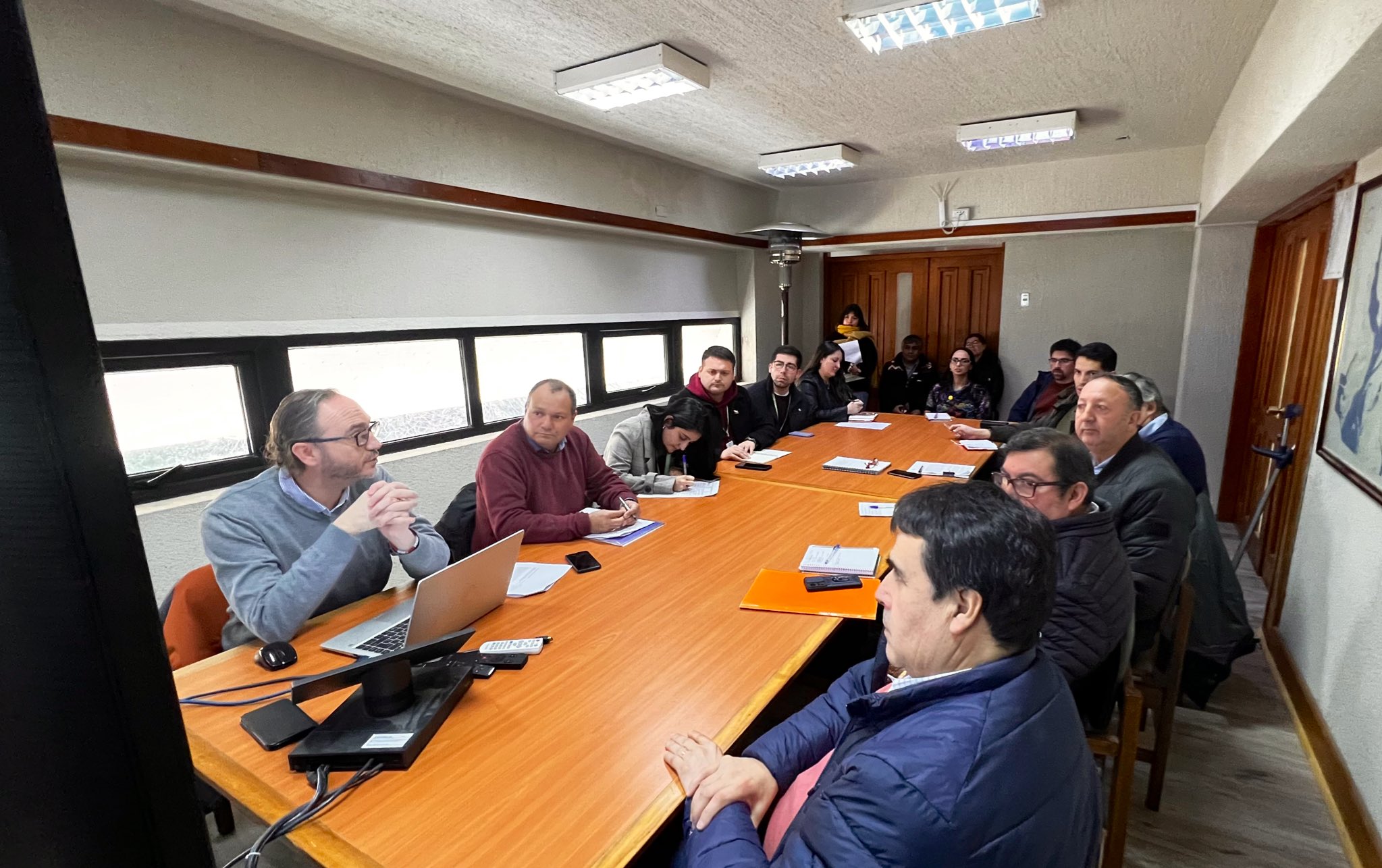 Presentan propuesta técnica para establecer horarios de carga y descarga de camiones en Valdivia