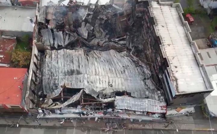 Delegación presidencial inicia catastro de trabajadores tras incendio en centro de Valdivia