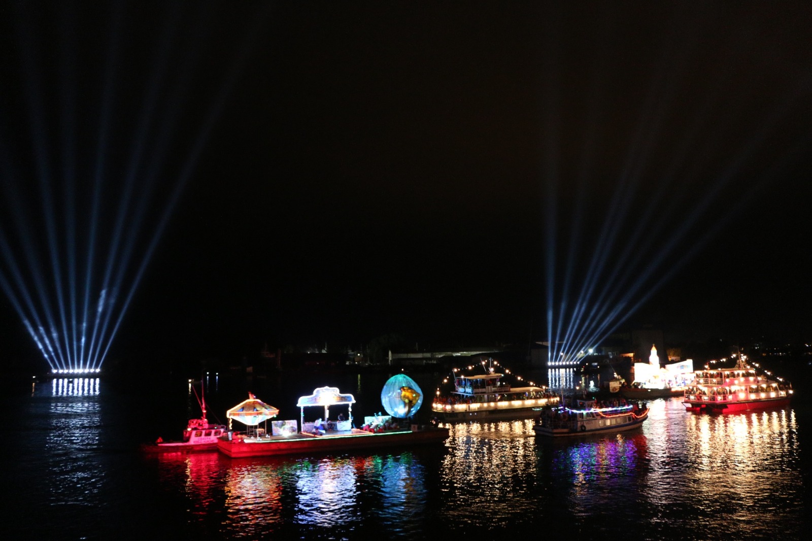 Cerca de 30 embarcaciones competirán en el corso fluvial de la Noche Valdiviana 2024