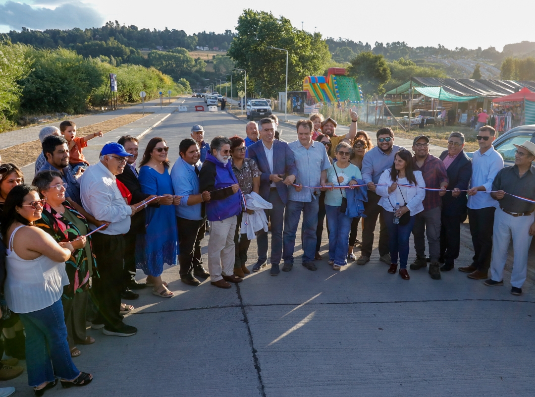 Inauguran mejoramiento pavimentación de avenida costanera de Panguipulli