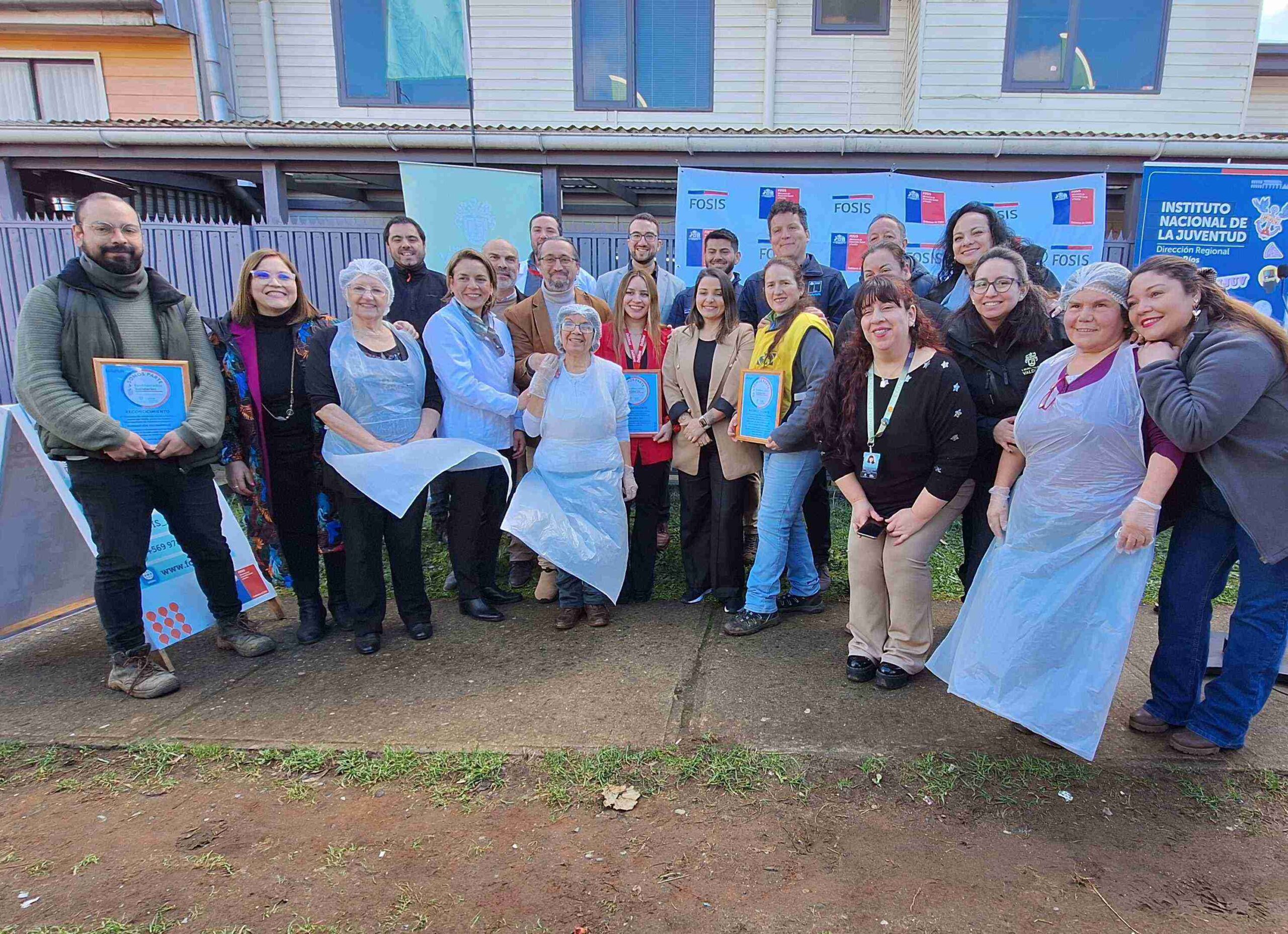 Municipalidad y FOSIS celebran el primer año del EcoMercado Solidario de Valdivia