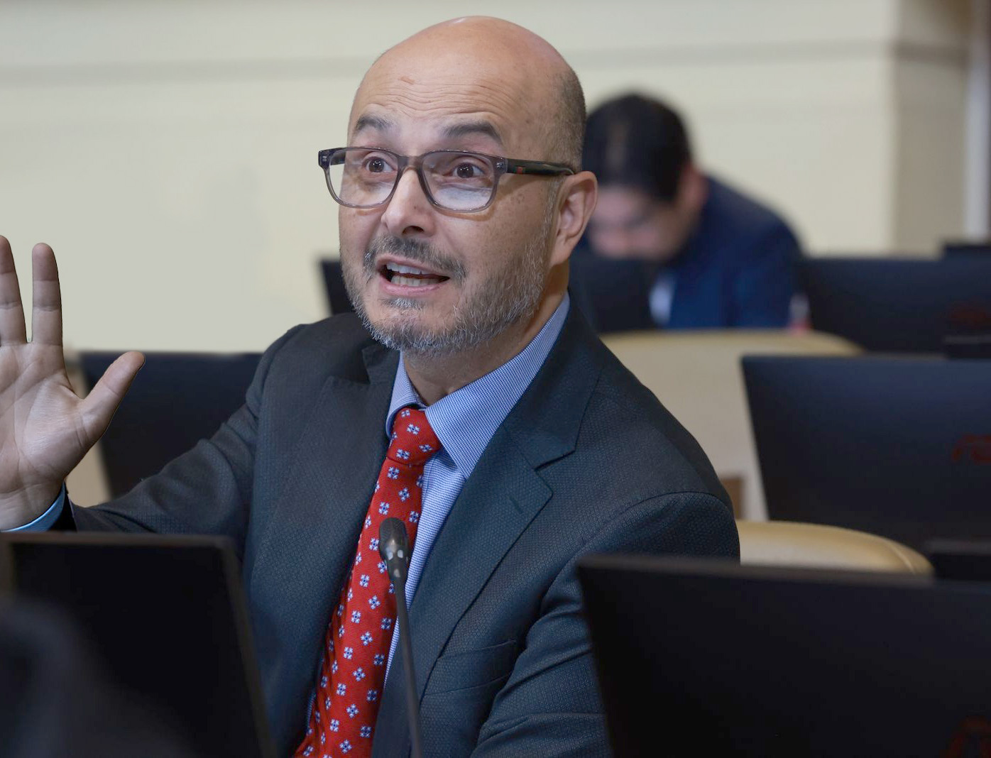 Diputado Marcos Ilabaca exige intervención del Mineduc por graves falencias en la Escuela Rural Curiñanco