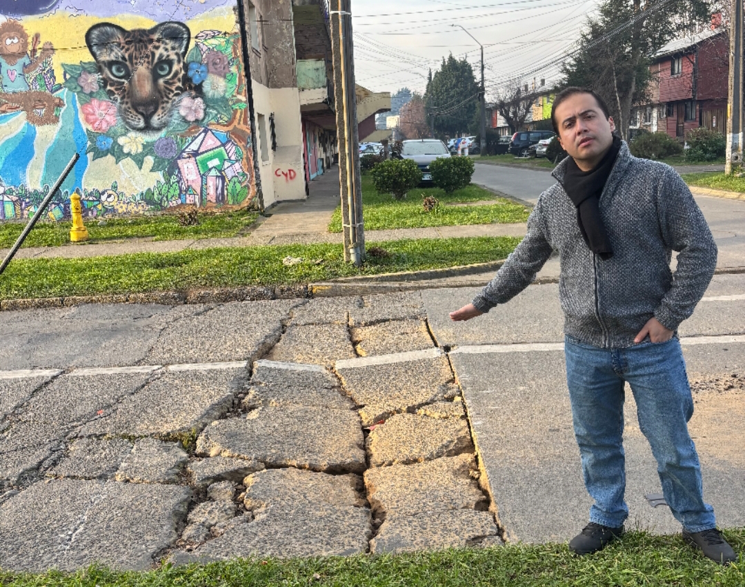Por avanzado deterioro de calle Bulnes con Bueras, consejero regional Felipe López solicita respuestas claras y plazos concretos