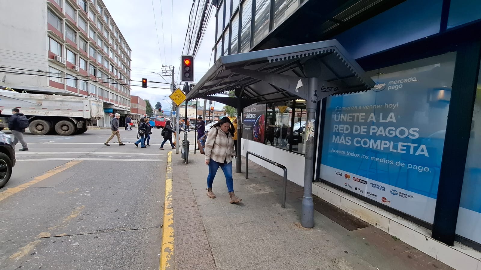 Valdivia contará con 18 nuevos refugios peatonales ubicados en diversos barrios 